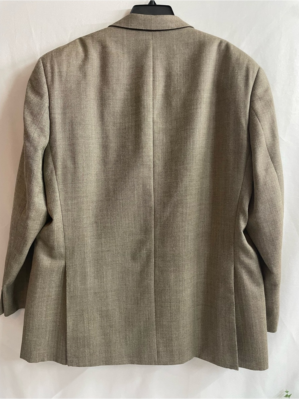 Ralph Lauren Men's Two-Button Sport Blazer made expressly for Dillard's Size 48R - Picture 2 of 16